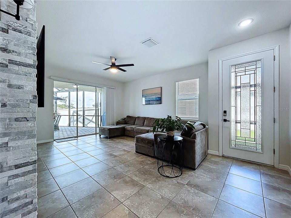 En Venta: $365,000 (3 camas, 2 baños, 1565 Pies cuadrados)