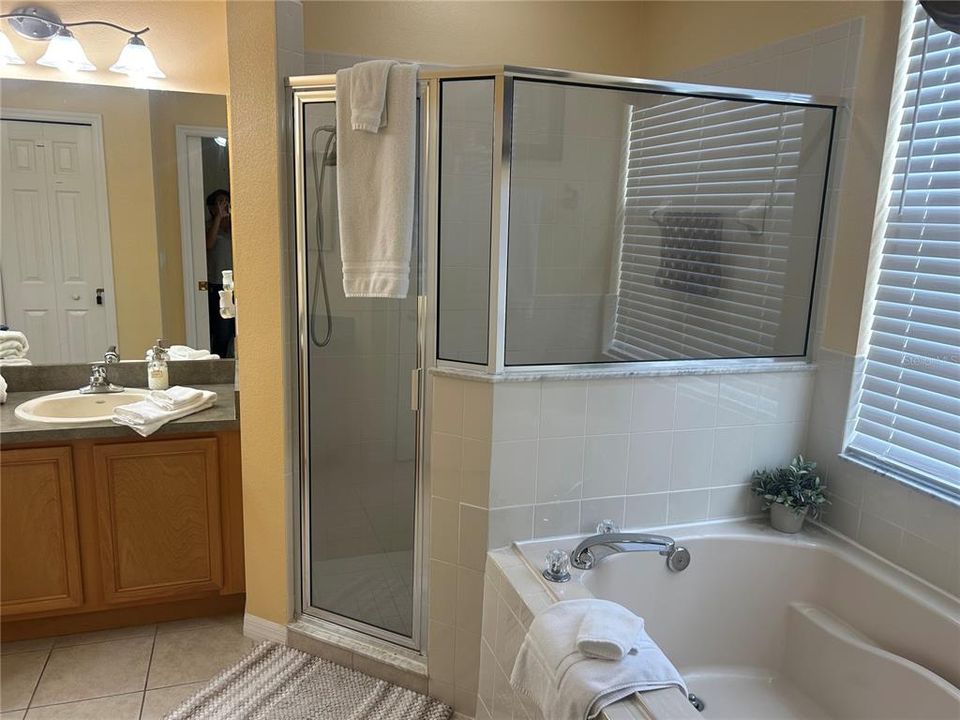 For Sale: $390,000 (4 beds, 3 baths, 1833 Square Feet)