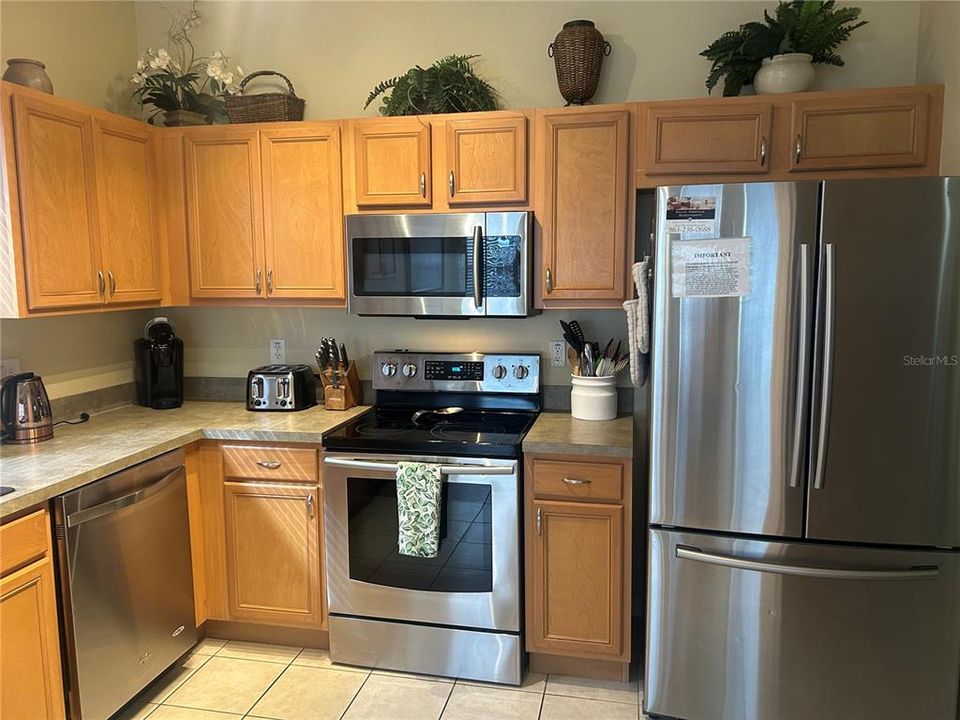 For Sale: $390,000 (4 beds, 3 baths, 1833 Square Feet)