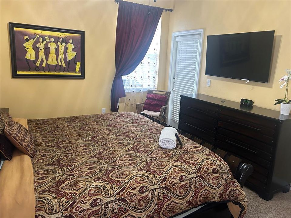 For Sale: $390,000 (4 beds, 3 baths, 1833 Square Feet)