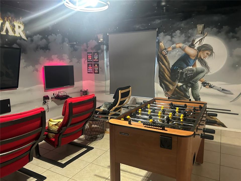 For Sale: $390,000 (4 beds, 3 baths, 1833 Square Feet)