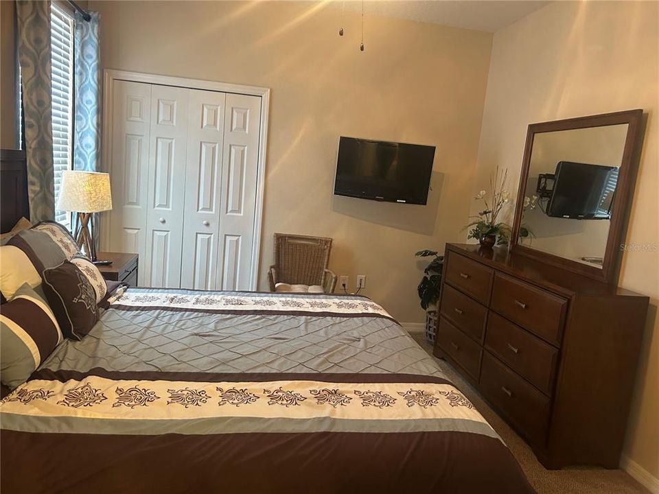 For Sale: $390,000 (4 beds, 3 baths, 1833 Square Feet)