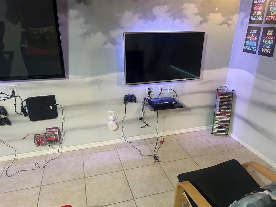 For Sale: $390,000 (4 beds, 3 baths, 1833 Square Feet)