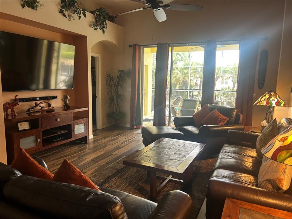 For Sale: $390,000 (4 beds, 3 baths, 1833 Square Feet)