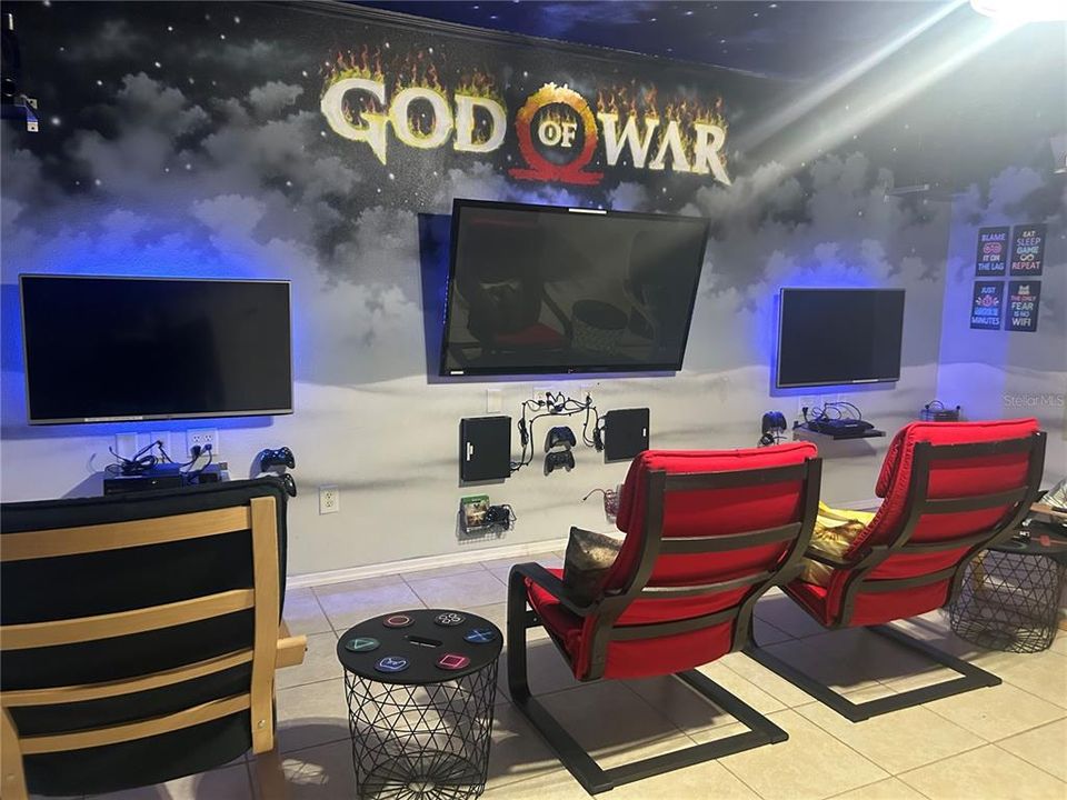 For Sale: $390,000 (4 beds, 3 baths, 1833 Square Feet)