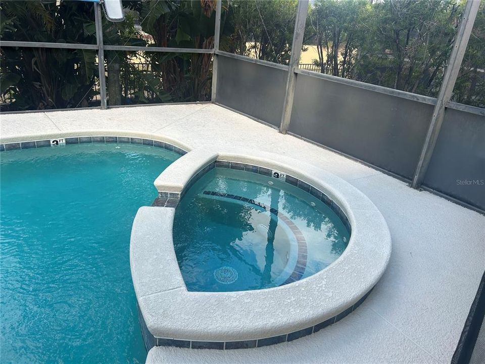 For Sale: $390,000 (4 beds, 3 baths, 1833 Square Feet)