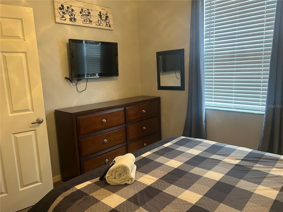 For Sale: $390,000 (4 beds, 3 baths, 1833 Square Feet)