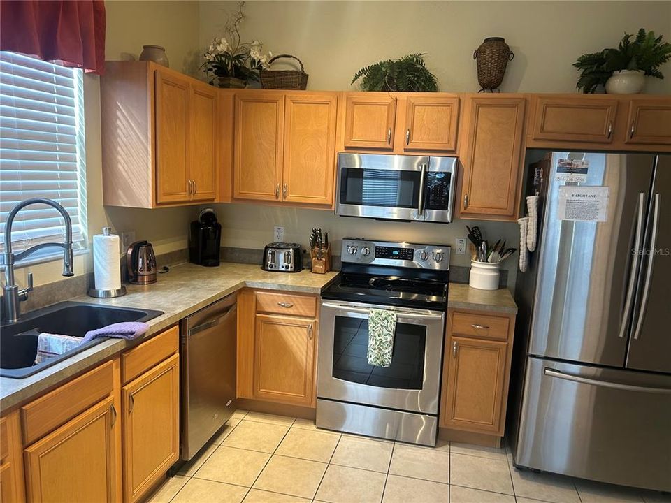 For Sale: $390,000 (4 beds, 3 baths, 1833 Square Feet)