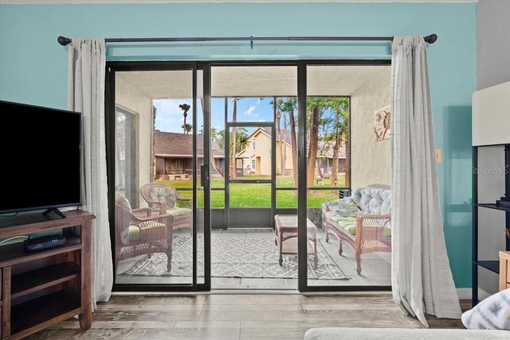 For Sale: $200,000 (2 beds, 2 baths, 1165 Square Feet)