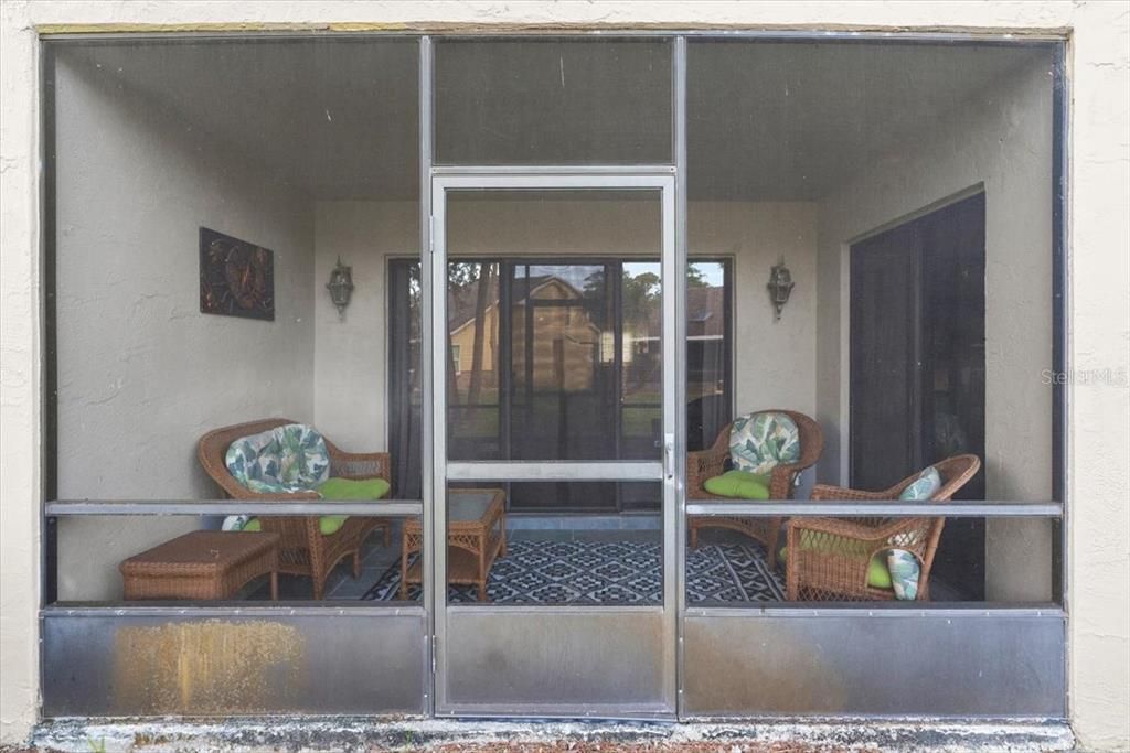 For Sale: $200,000 (2 beds, 2 baths, 1165 Square Feet)