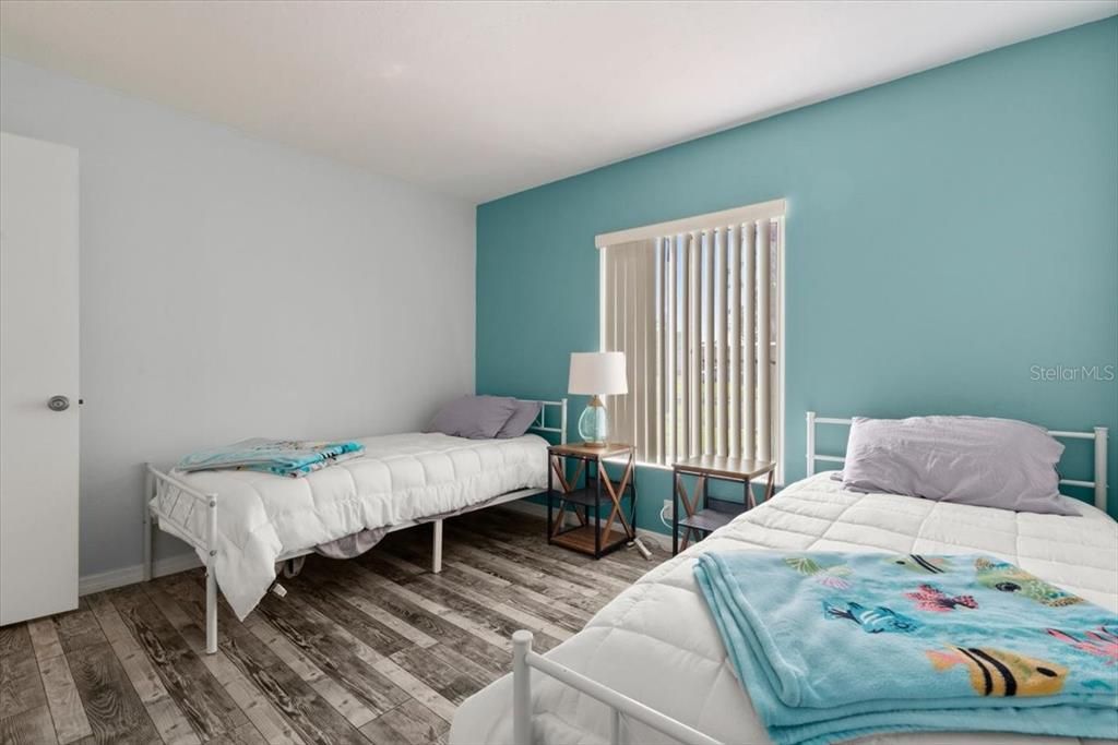 For Sale: $200,000 (2 beds, 2 baths, 1165 Square Feet)