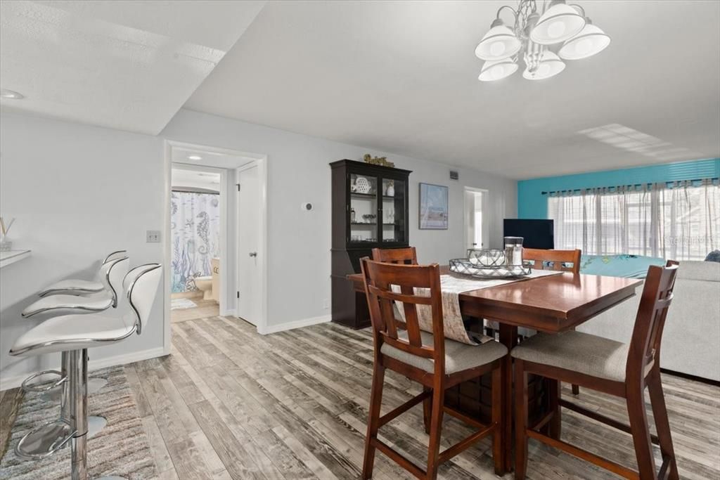 For Sale: $200,000 (2 beds, 2 baths, 1165 Square Feet)