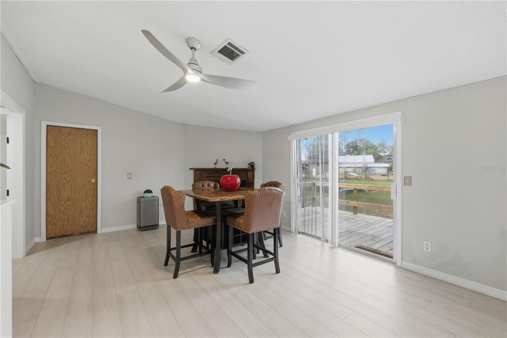 На продажу: $300,000 (4 спален, 2 ванн, 1782 Квадратных фут)