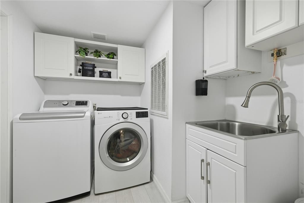 На продажу: $300,000 (4 спален, 2 ванн, 1782 Квадратных фут)