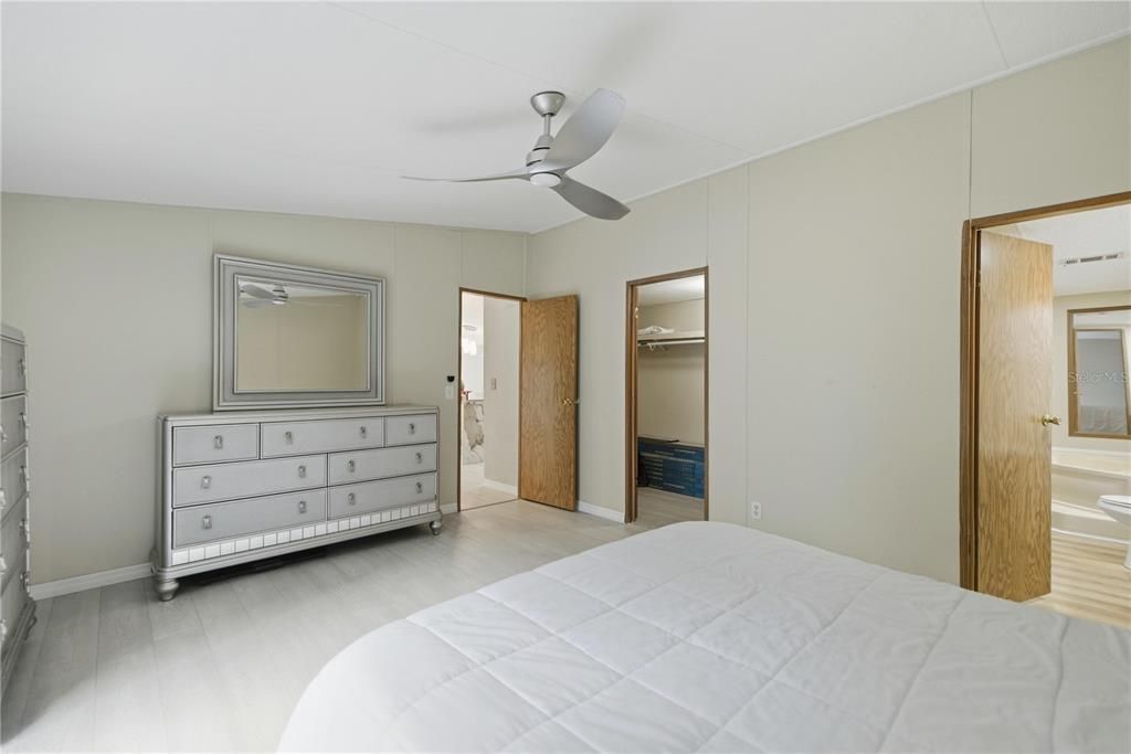 На продажу: $300,000 (4 спален, 2 ванн, 1782 Квадратных фут)