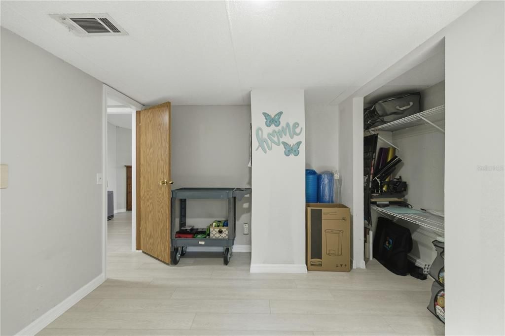 На продажу: $300,000 (4 спален, 2 ванн, 1782 Квадратных фут)