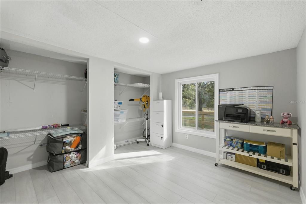 На продажу: $300,000 (4 спален, 2 ванн, 1782 Квадратных фут)