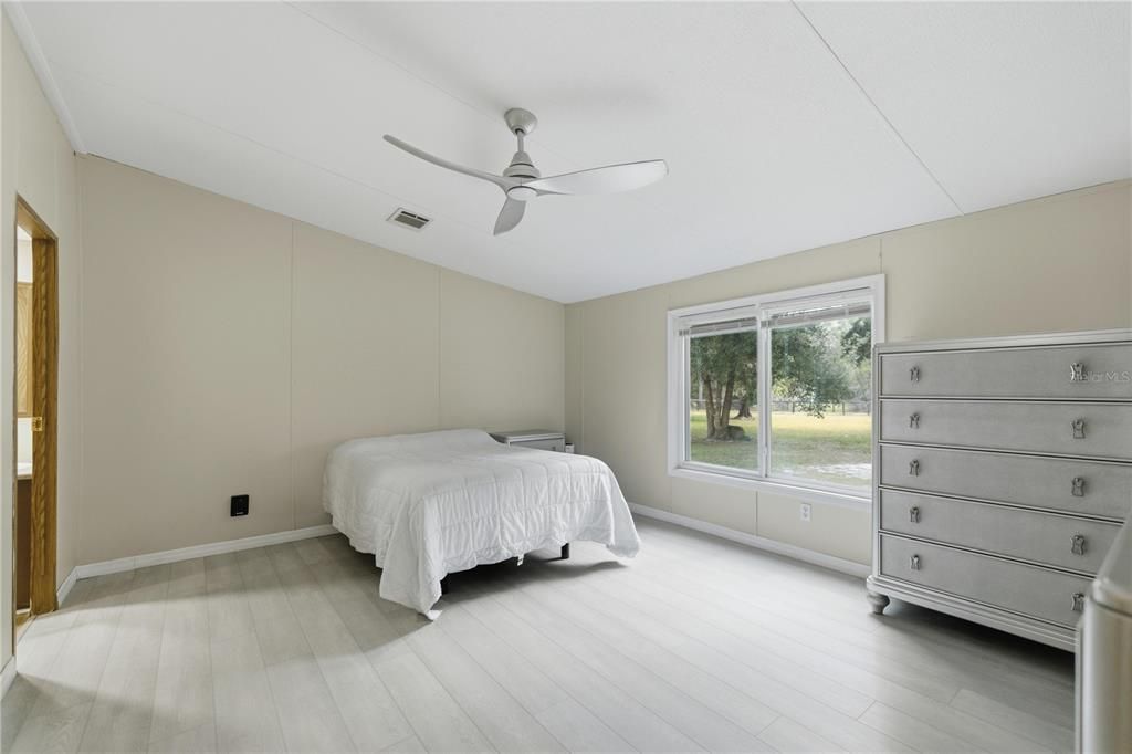 На продажу: $300,000 (4 спален, 2 ванн, 1782 Квадратных фут)