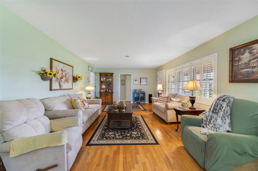 For Sale: $699,900 (3 beds, 2 baths, 1896 Square Feet)