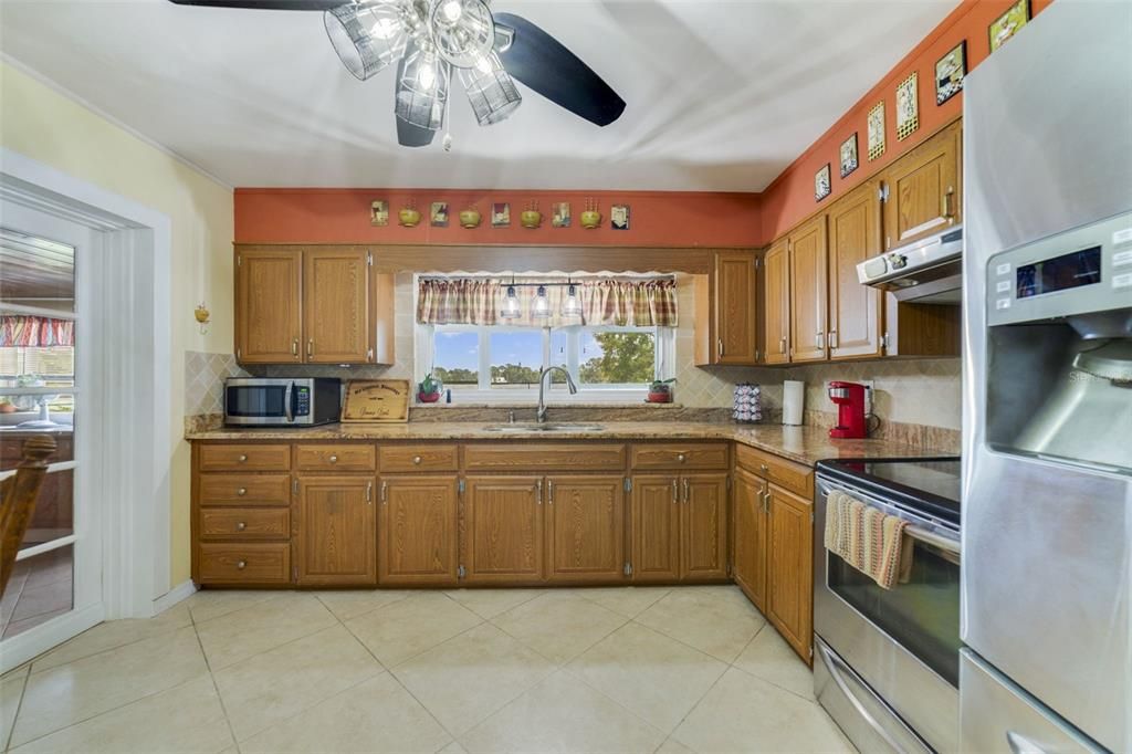 For Sale: $699,900 (3 beds, 2 baths, 1896 Square Feet)