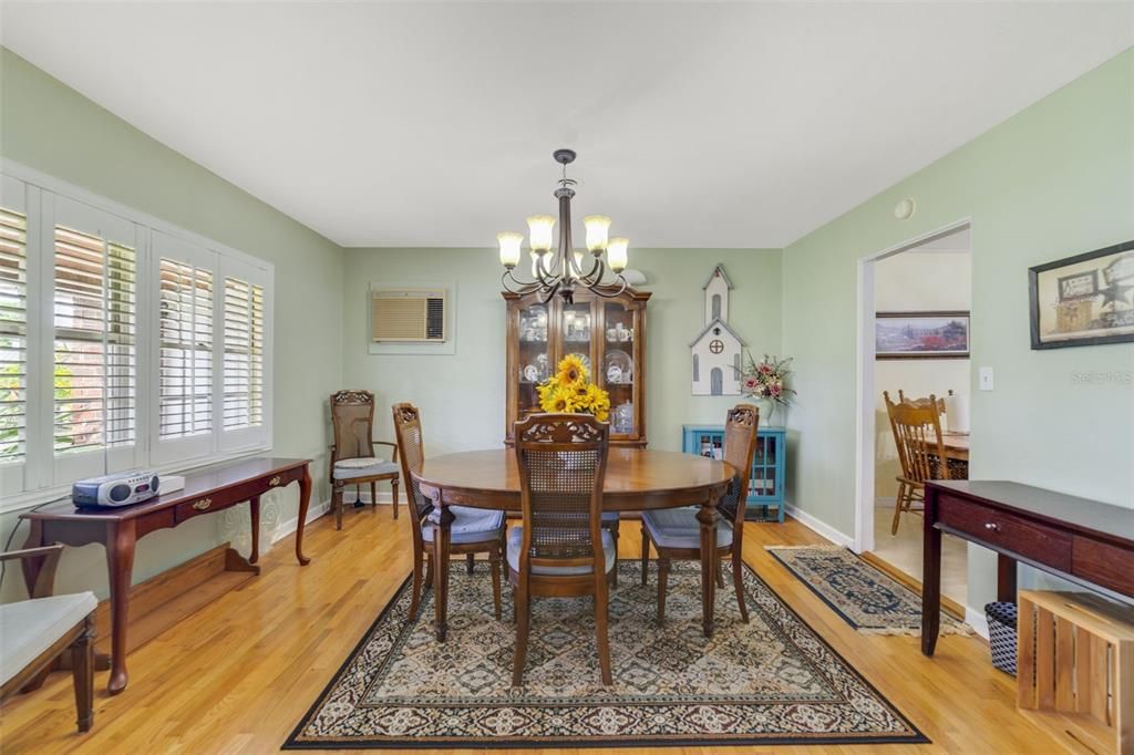 For Sale: $699,900 (3 beds, 2 baths, 1896 Square Feet)