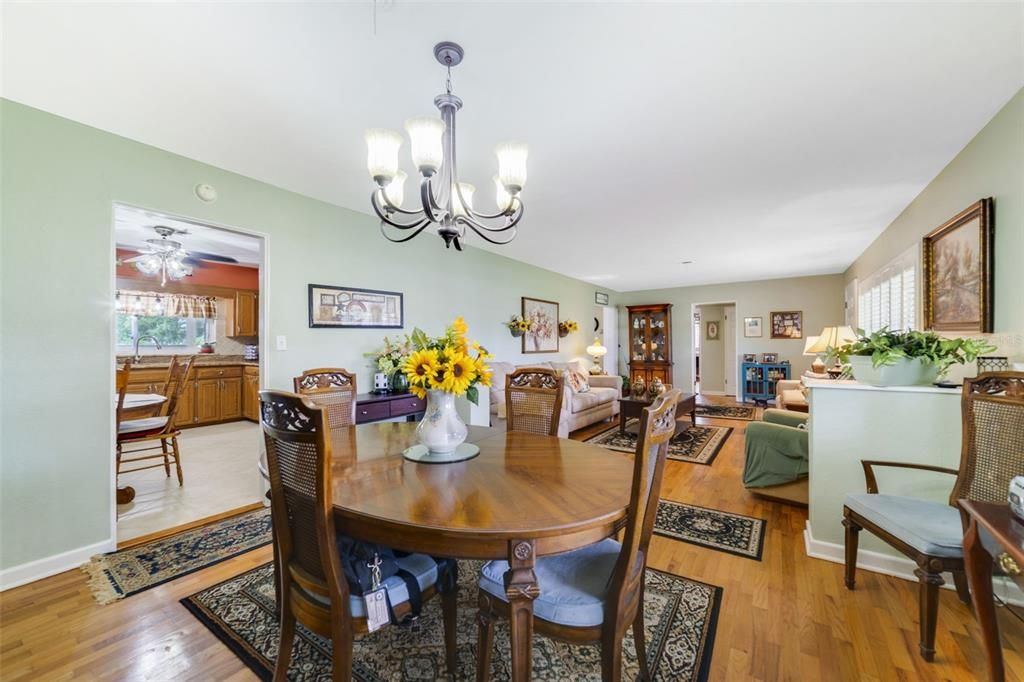 For Sale: $699,900 (3 beds, 2 baths, 1896 Square Feet)