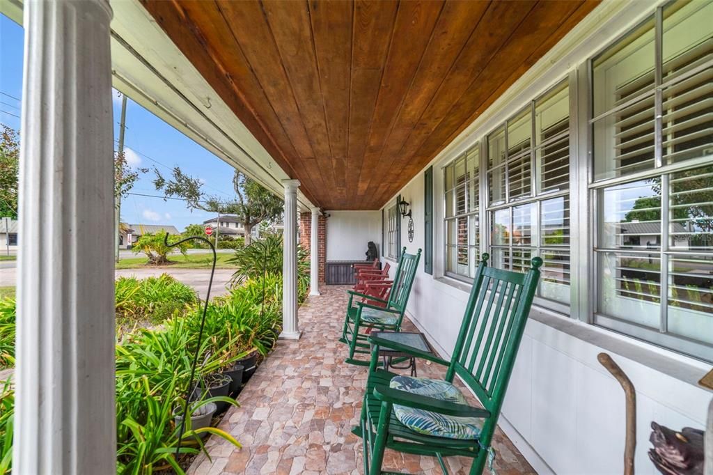 For Sale: $699,900 (3 beds, 2 baths, 1896 Square Feet)