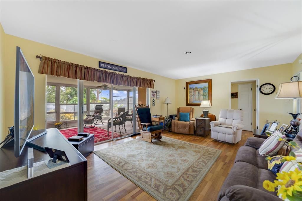 For Sale: $699,900 (3 beds, 2 baths, 1896 Square Feet)