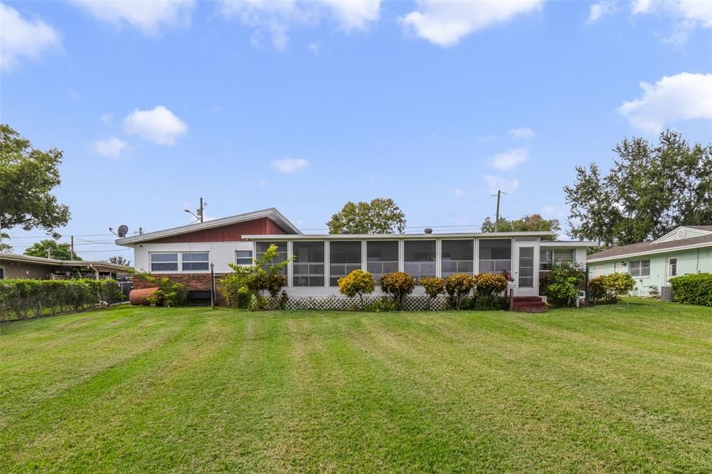 For Sale: $699,900 (3 beds, 2 baths, 1896 Square Feet)