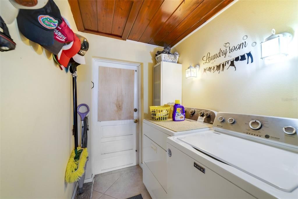 For Sale: $699,900 (3 beds, 2 baths, 1896 Square Feet)