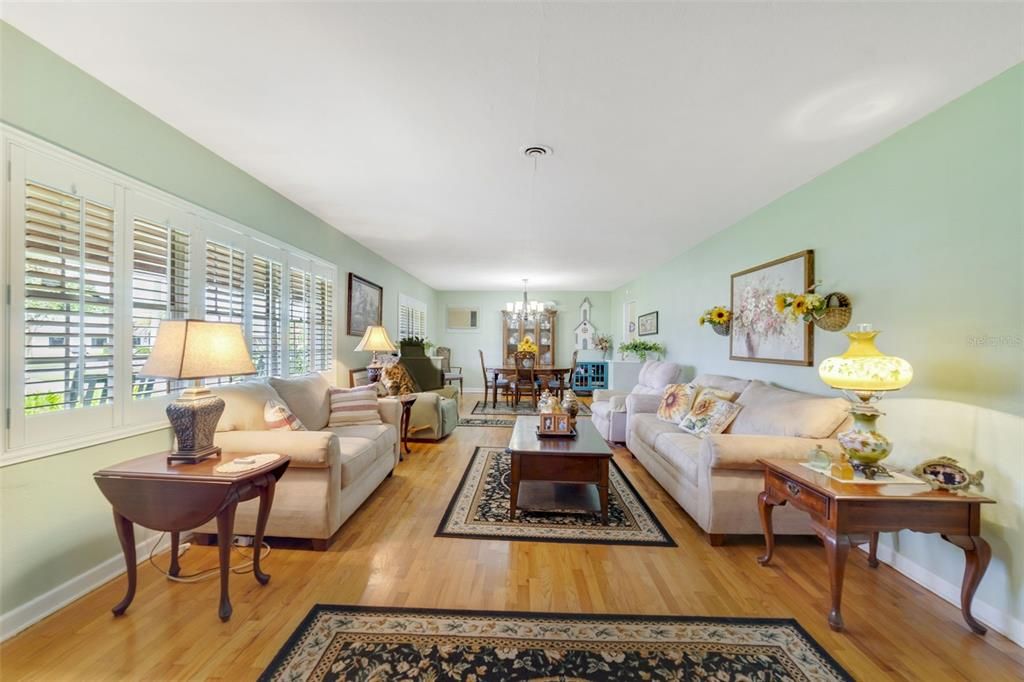 For Sale: $699,900 (3 beds, 2 baths, 1896 Square Feet)