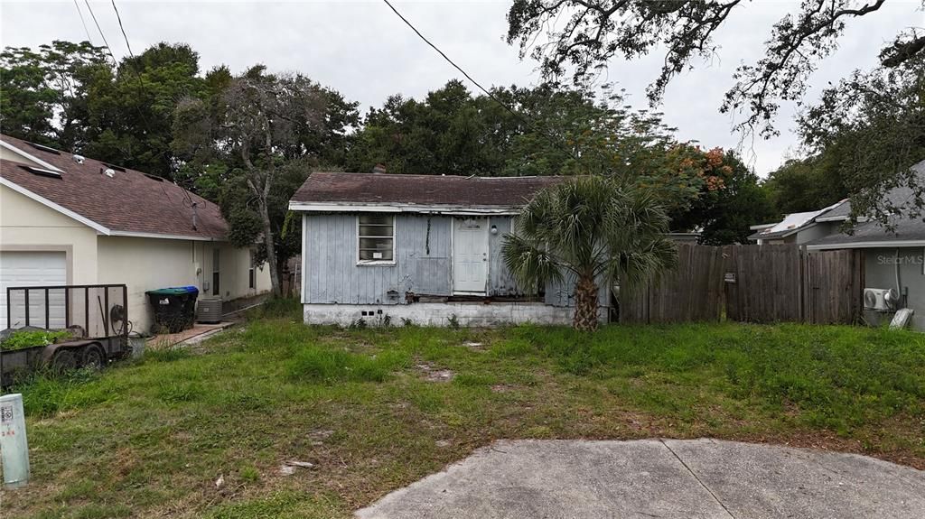 Active With Contract: $170,000 (3 beds, 1 baths, 910 Square Feet)