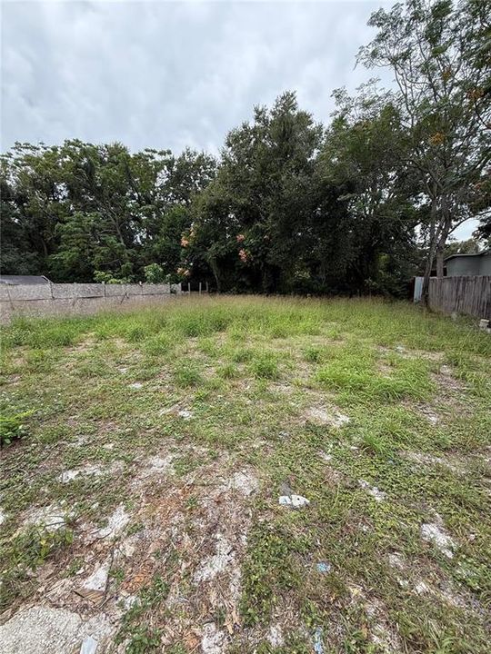 Active With Contract: $170,000 (3 beds, 1 baths, 910 Square Feet)