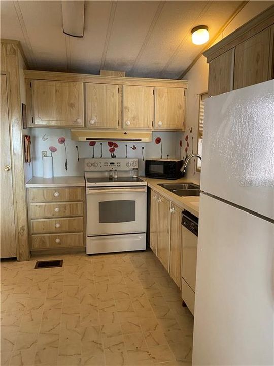 В аренду: $1,800 (2 спален, 2 ванн, 1008 Квадратных фут)