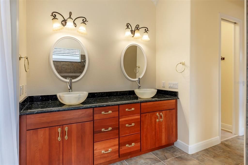 For Sale: $499,900 (3 beds, 3 baths, 2259 Square Feet)