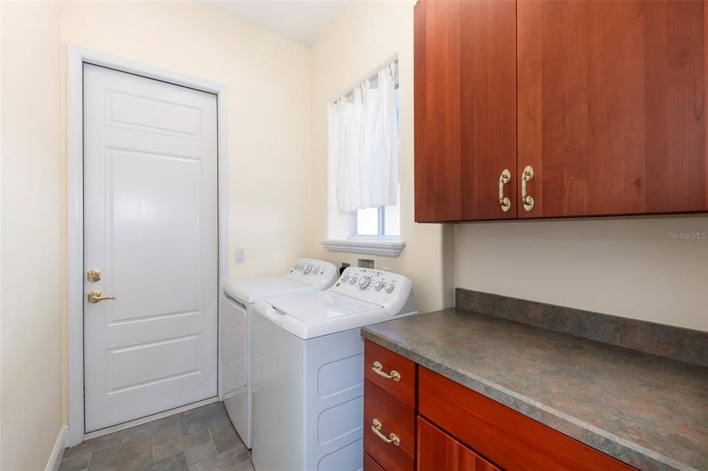 For Sale: $499,900 (3 beds, 3 baths, 2259 Square Feet)