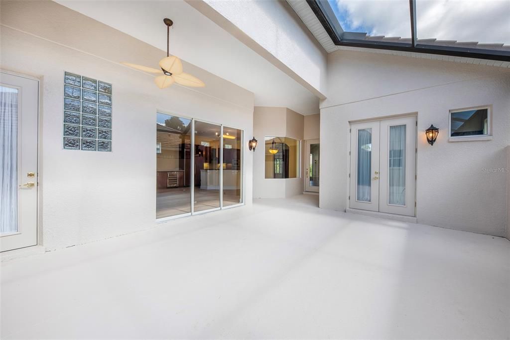 For Sale: $499,900 (3 beds, 3 baths, 2259 Square Feet)