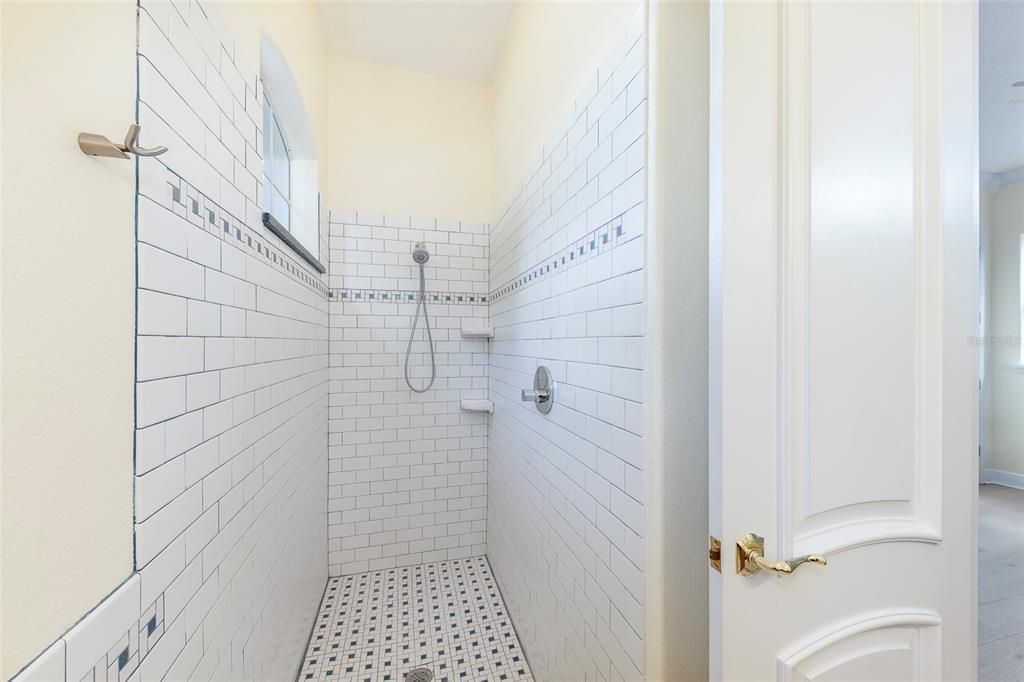 For Sale: $499,900 (3 beds, 3 baths, 2259 Square Feet)