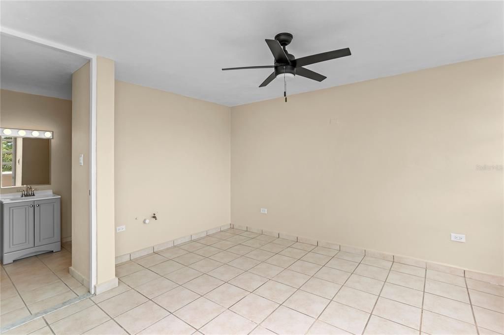 Под контрактом: $382,000 (3 спален, 3 ванн, 2000 Квадратных фут)