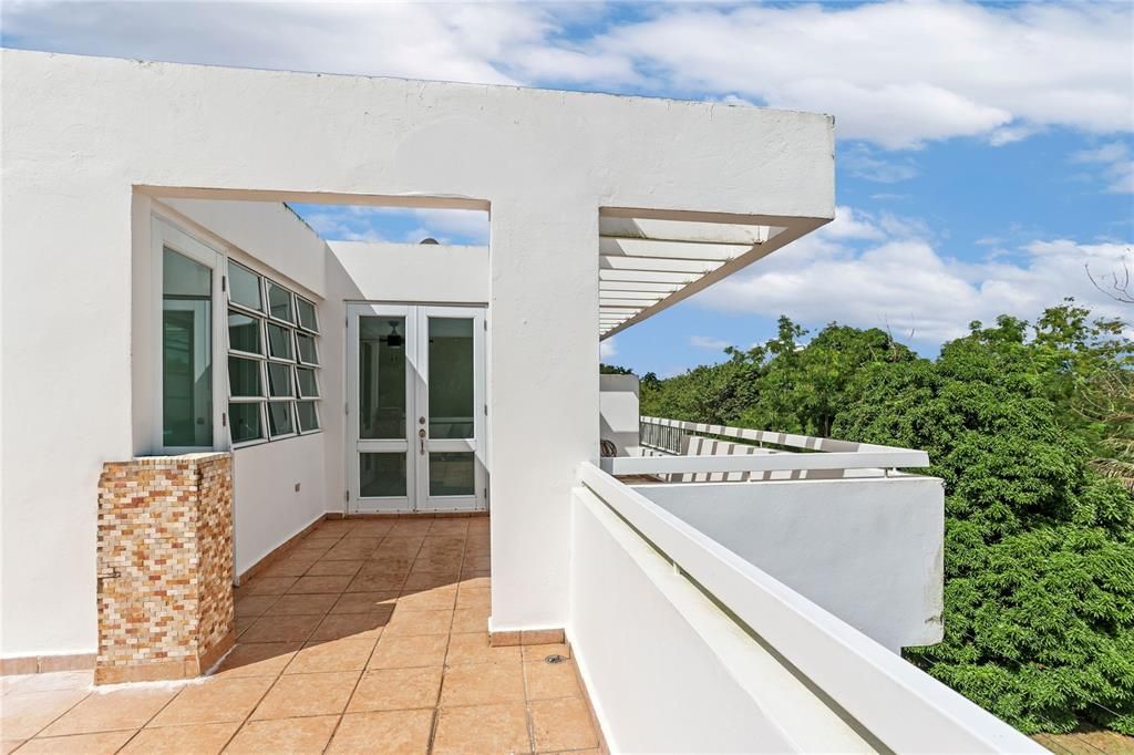 Под контрактом: $382,000 (3 спален, 3 ванн, 2000 Квадратных фут)