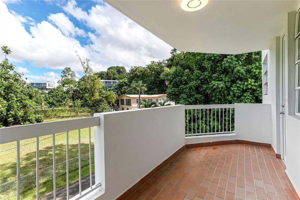 Под контрактом: $382,000 (3 спален, 3 ванн, 2000 Квадратных фут)