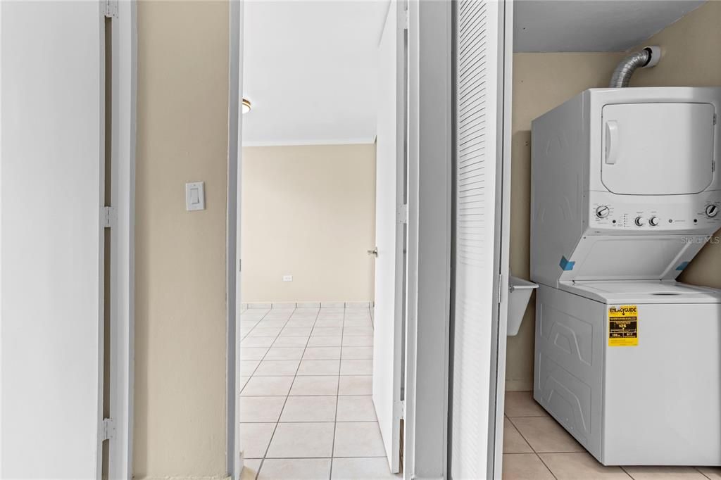 Под контрактом: $382,000 (3 спален, 3 ванн, 2000 Квадратных фут)