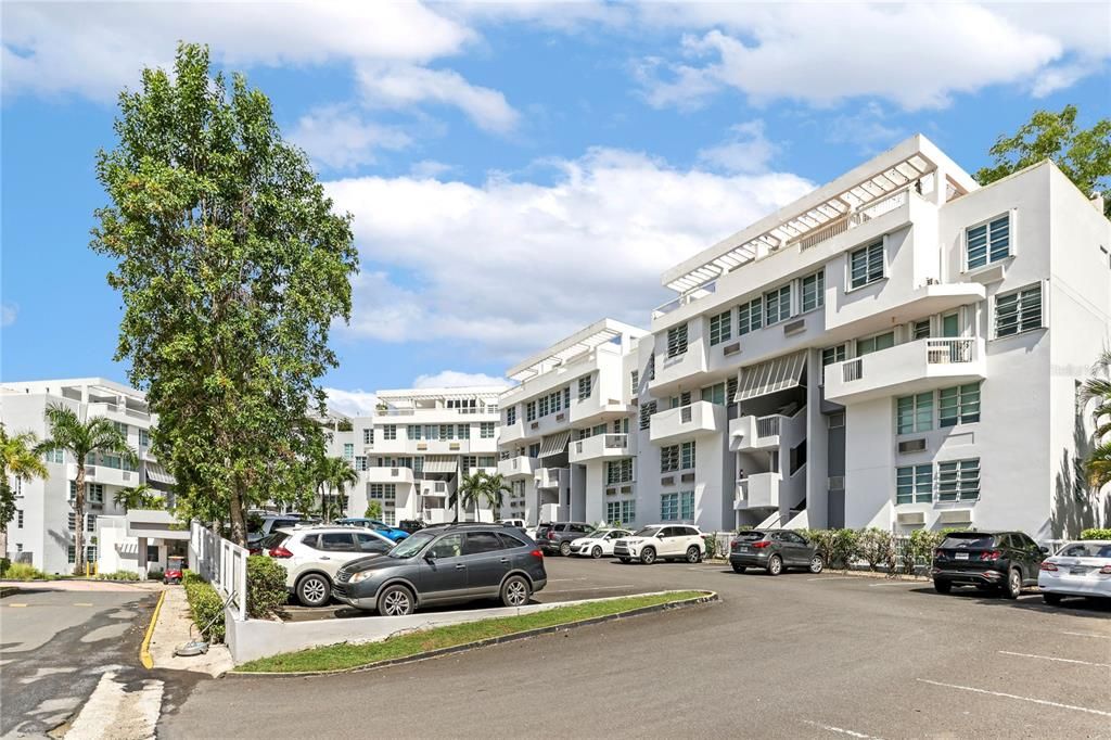 Под контрактом: $382,000 (3 спален, 3 ванн, 2000 Квадратных фут)