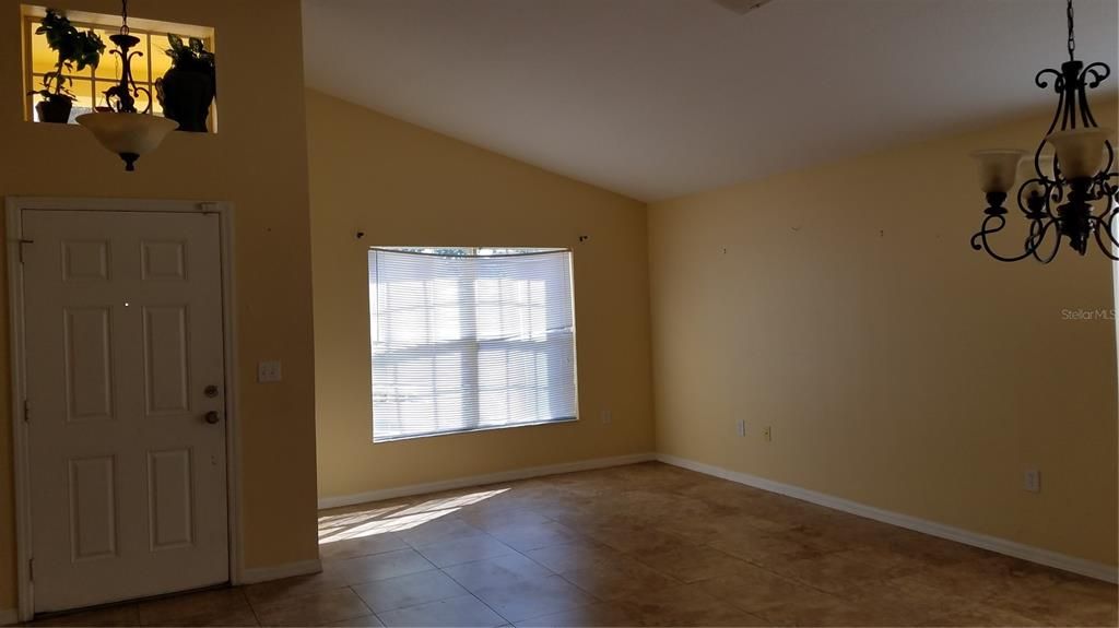 En Renta: $2,000 (4 camas, 2 baños, 2050 Pies cuadrados)