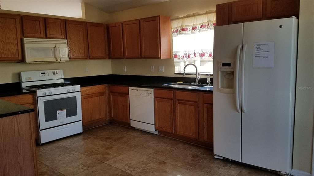 En Renta: $2,000 (4 camas, 2 baños, 2050 Pies cuadrados)