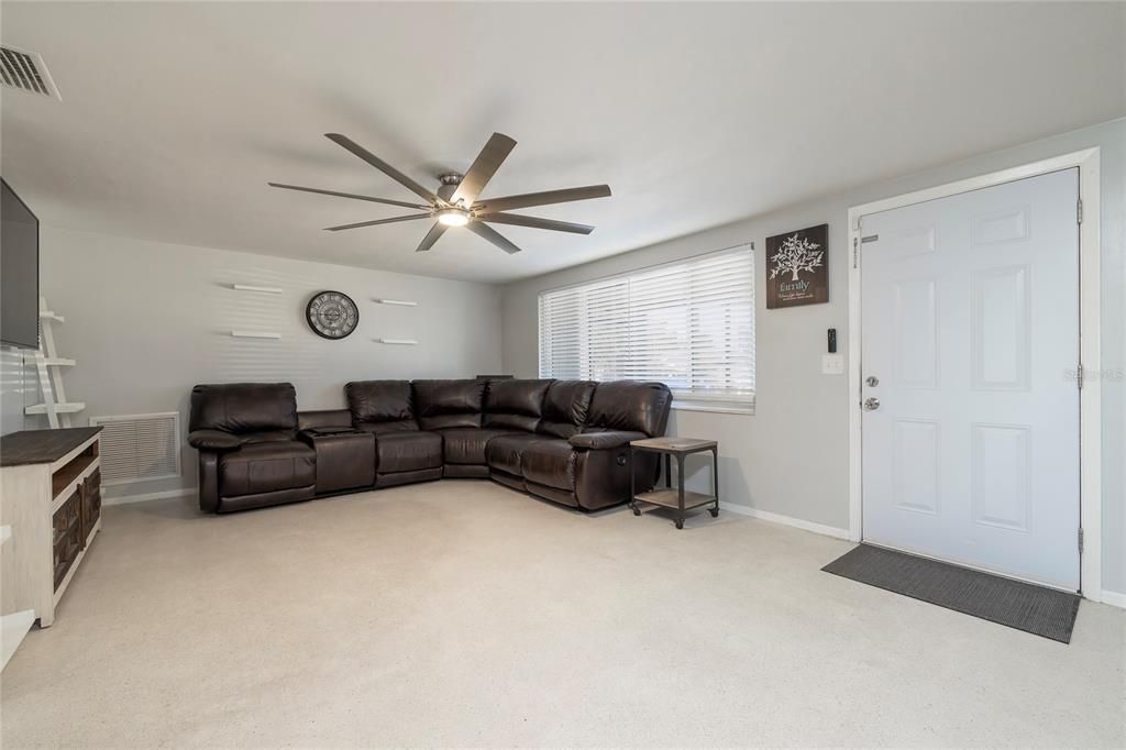 На продажу: $250,000 (3 спален, 2 ванн, 1104 Квадратных фут)