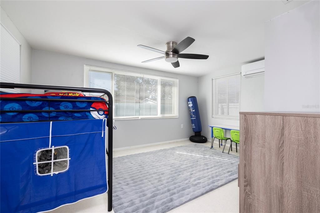 На продажу: $250,000 (3 спален, 2 ванн, 1104 Квадратных фут)