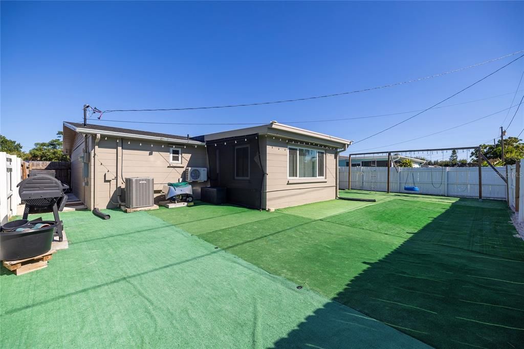 На продажу: $250,000 (3 спален, 2 ванн, 1104 Квадратных фут)