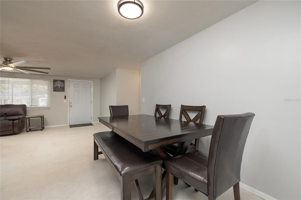 На продажу: $250,000 (3 спален, 2 ванн, 1104 Квадратных фут)