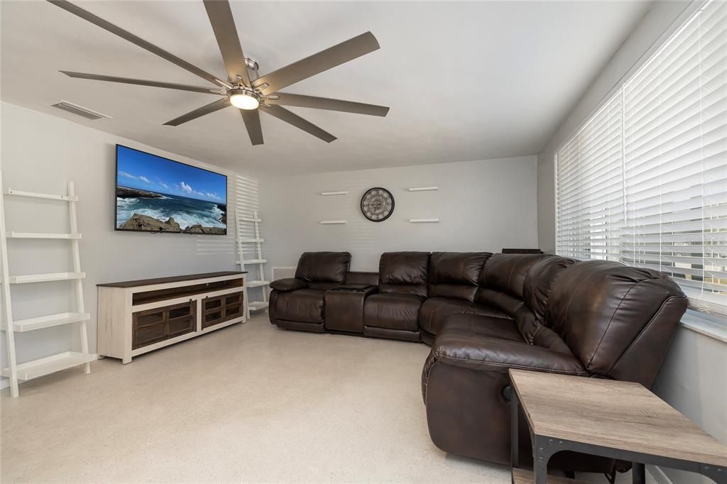 На продажу: $250,000 (3 спален, 2 ванн, 1104 Квадратных фут)